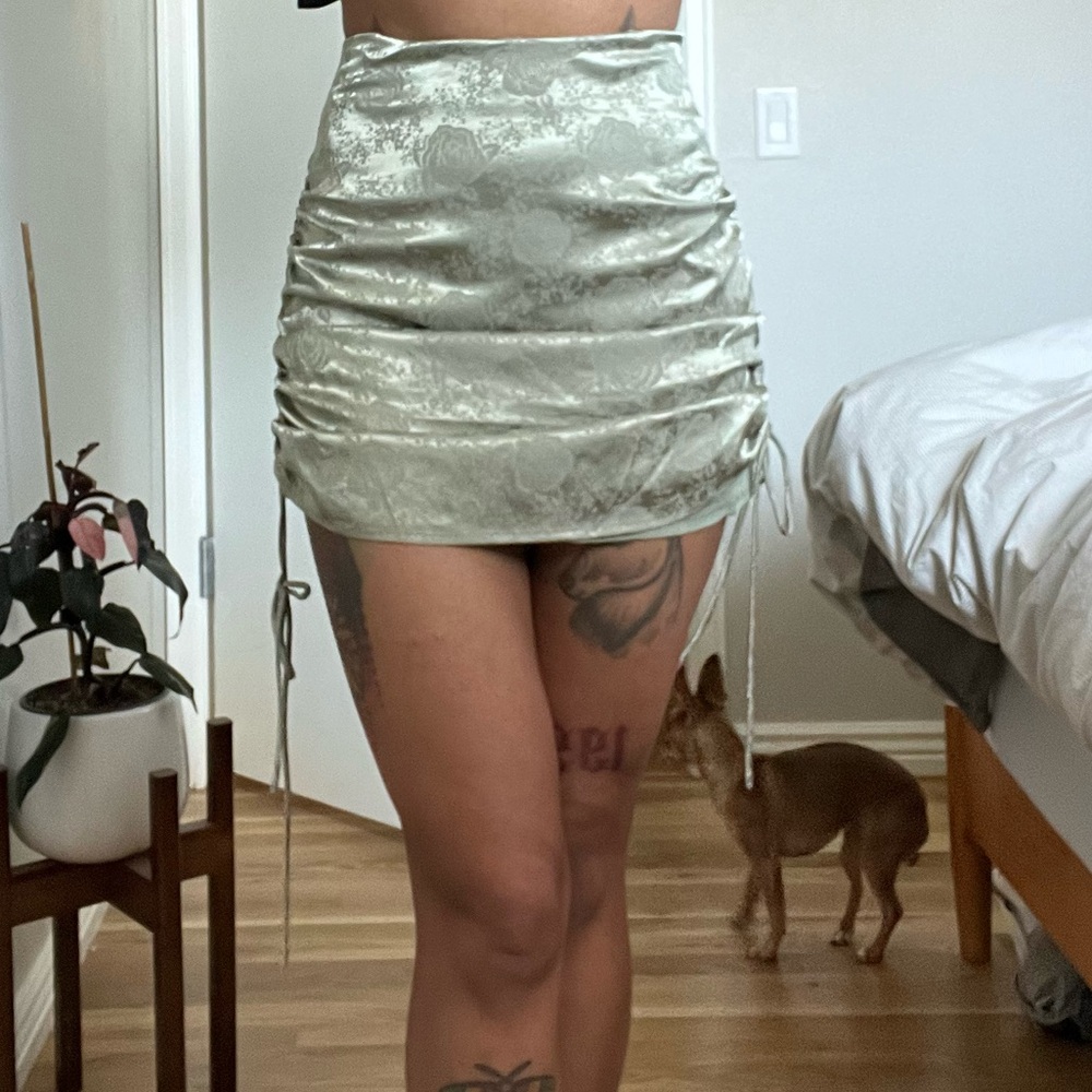 Forever 21, Green adjustable skirt with side tie.